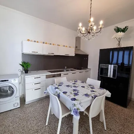 Lisa - La Quiete E Il Profumo Del Mare 게스트하우스 3*